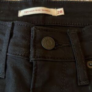 Levi’s black label 721 high rise skinny pant Size 28